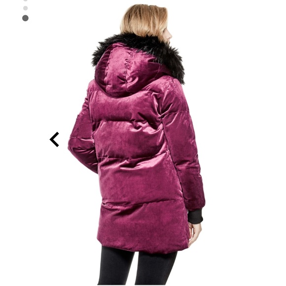 SOLD🚩GUESS Velvet Coat - Picture 8 of 8